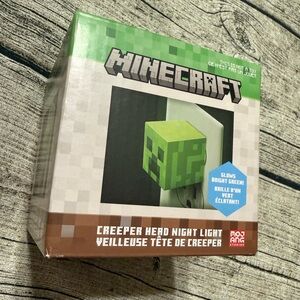 NWT! Brand new in boxed packaging, unopened. Minecraft creeper head night light
